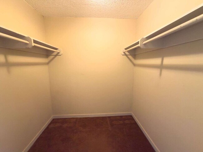 Building Photo - Kueahelani Apartments – 2BD/2BA Townhome w/ Lanai, 2 Covered Parking, Storage