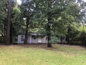 Building Photo - 519 Sandal St