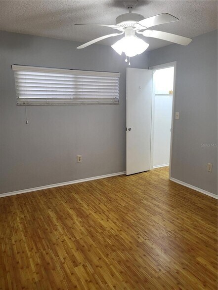 Building Photo - 4775 Cove Cir