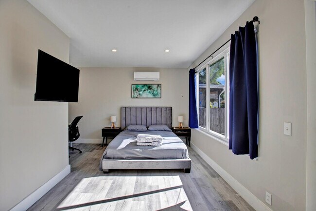 Building Photo - 2632 Madison St