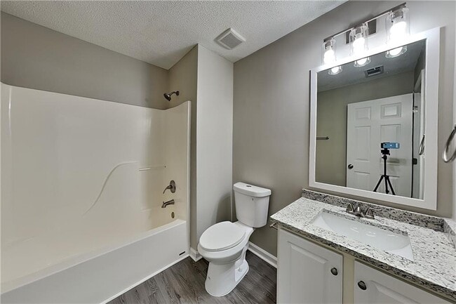 Building Photo - 104 Silvergrass Dr