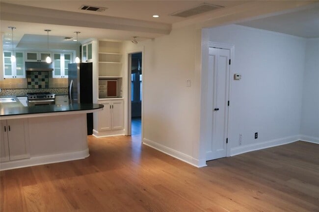 Building Photo - 4804 Caswell Ave
