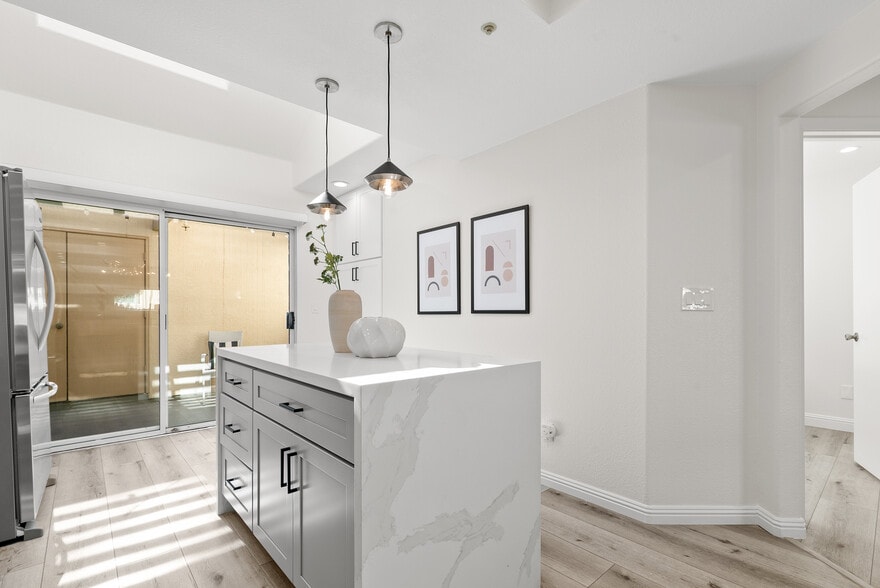 Building Photo - 430 Galleria Dr