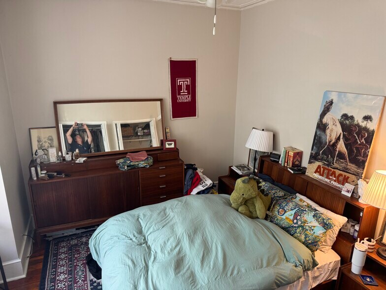 2nd front floor bedroom - 1518 S 13th St