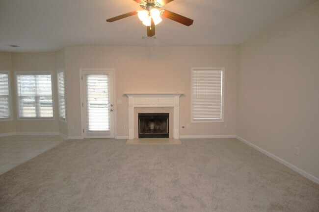 Building Photo - Walking distance to Downtown Sugar Hill!
