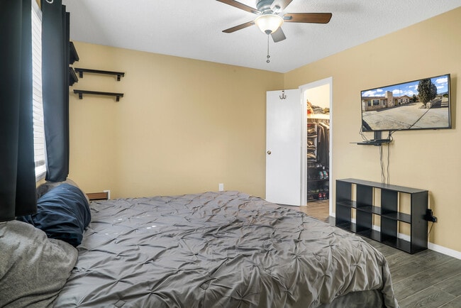Building Photo - 5664 Longview Dr