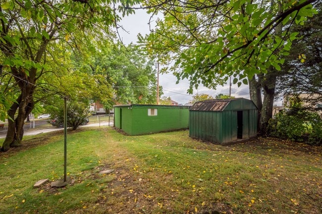 Building Photo - Stunning 2 bedroom home in Whitaker available January 15!