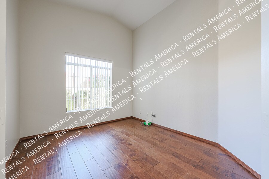 Building Photo - 10232 E Meadow Hill Dr