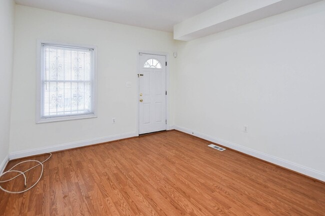 Building Photo - Beautiful 3 bedrooms 2 full bath townhome - H Street Corridor & Union Market