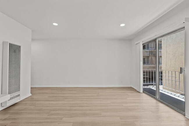 Building Photo - 15286 Sutton St