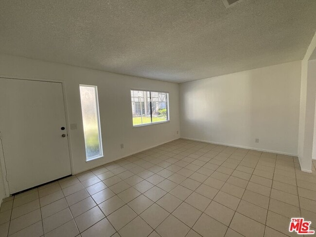 Building Photo - 142 E Merrill Ave