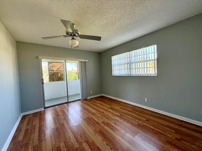 Building Photo - 68 Sussex E