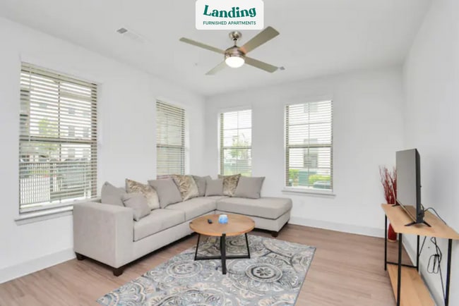 Building Photo - 698 Basilica Bay Dr