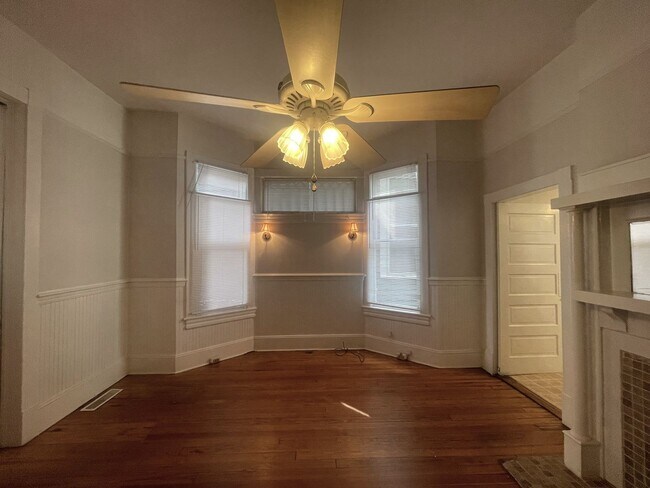 Building Photo - 887 Cherry St