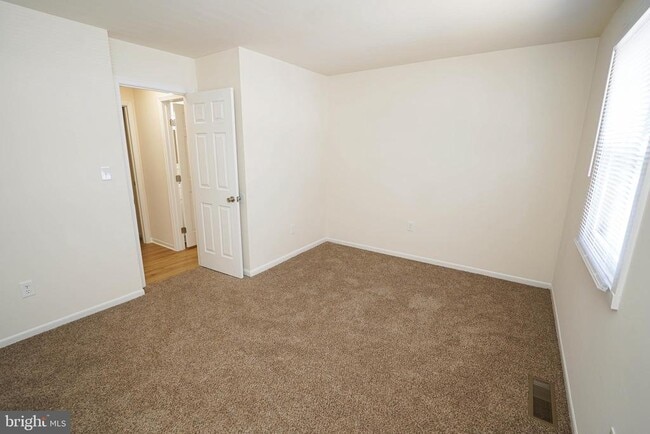 Building Photo - 734 Hemlock St