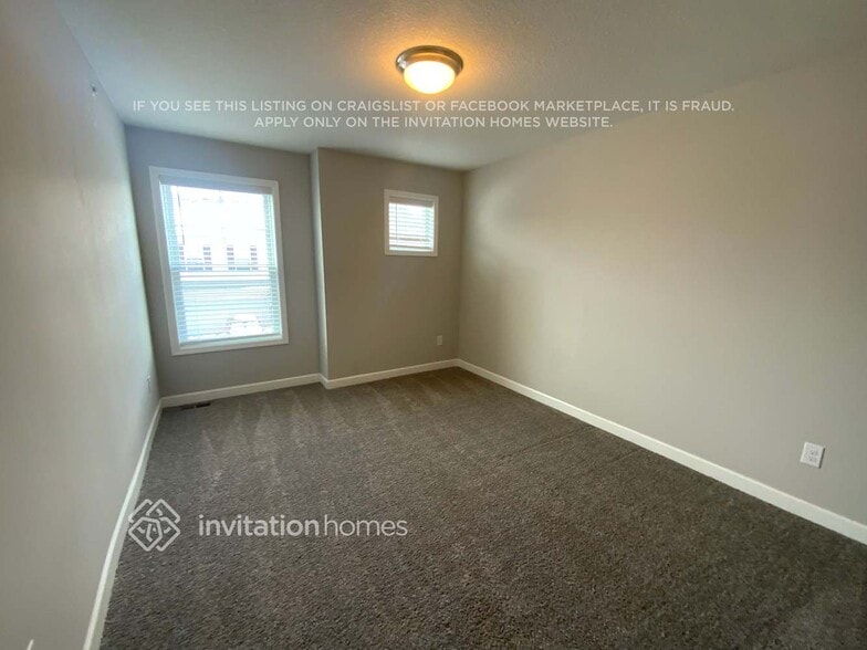 Building Photo - 10902 Everest Pl N