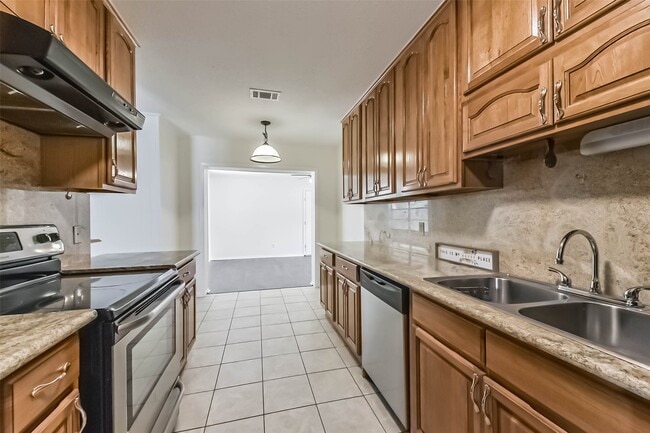 Building Photo - 1124 Helen Dr