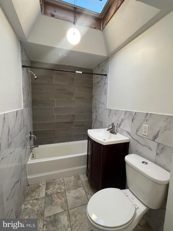 Building Photo - 2013 Delmar Dr