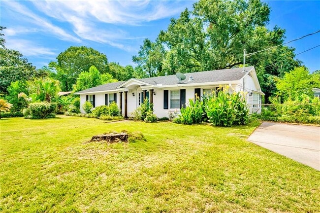 Primary Photo - 6023 Lazy Ln