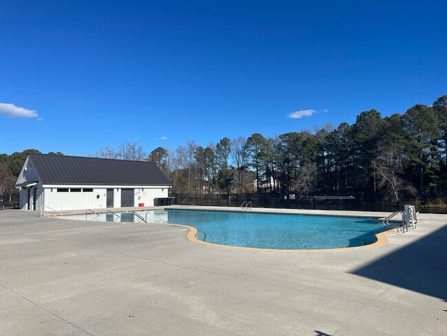Building Photo - Charming 3 Story 4 Bedrooms with 1st Floor Guest Suite Townhome @ Smith Farm, Apex, Available Now!