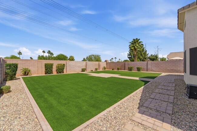 Building Photo - Welcome to this well-maintained 3-bedroom, 2-bath home in Gilbert, AZ!