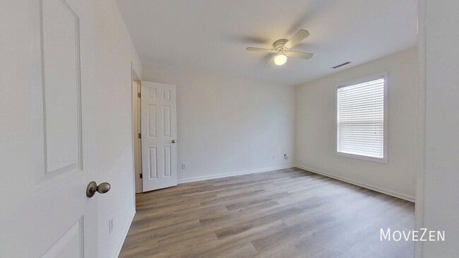 Building Photo - 123 Lincoln Place Cir