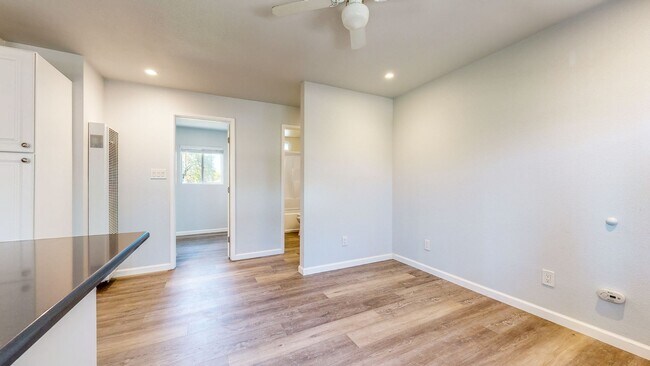 Building Photo - Gated and fully remodeled 1 bedroom 1 bath...