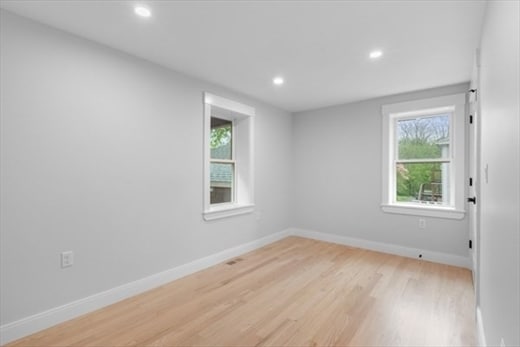 Building Photo - 22 James St