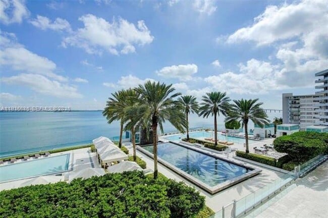 Building Photo - 1331 Brickell Bay Dr