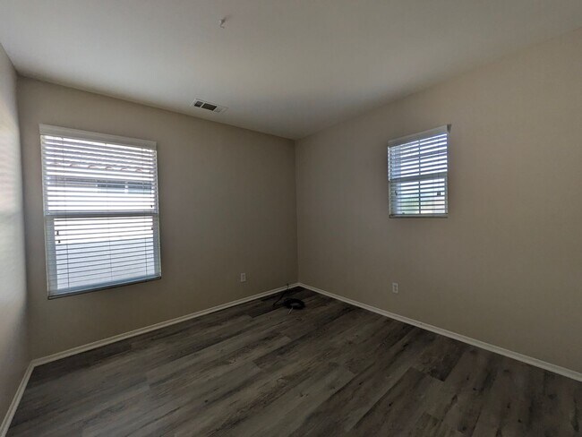 Building Photo - Beautiful 3 bedroom home