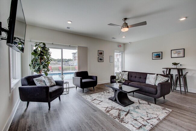 Building Photo - w171s7404 Lannon Dr