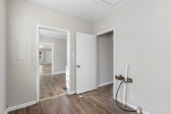 Building Photo - 621 Fairfax Ave