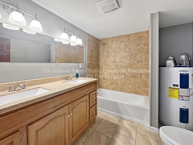 Building Photo - 2522 Dayton St