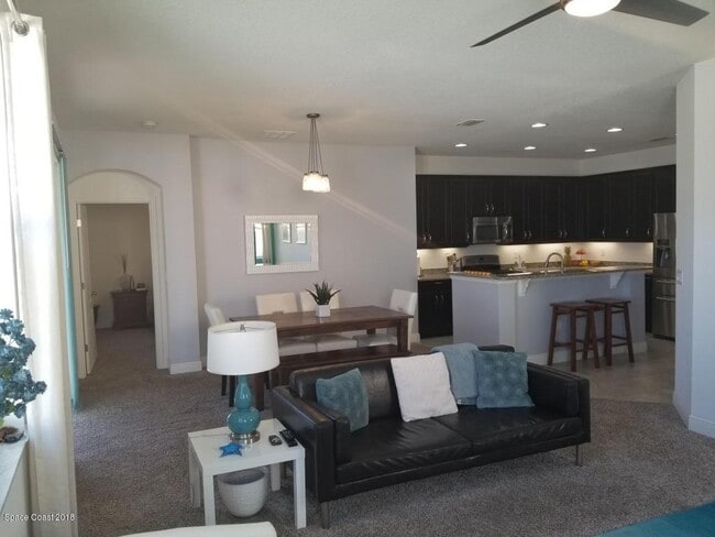 Building Photo - 3167 Constellation Dr