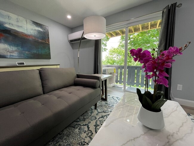 Building Photo - 33 Everard St