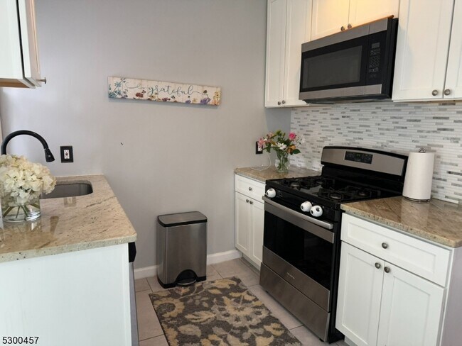 Building Photo - 89 Farragut Rd