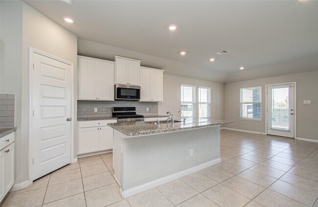 Building Photo - 2815 Dry Creek Dr