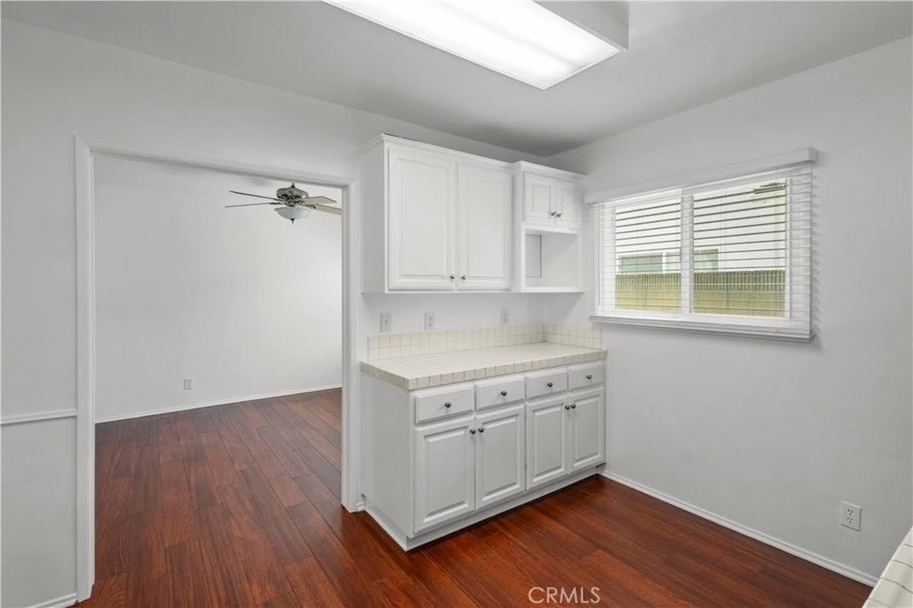 Building Photo - 6061 Dundee Dr