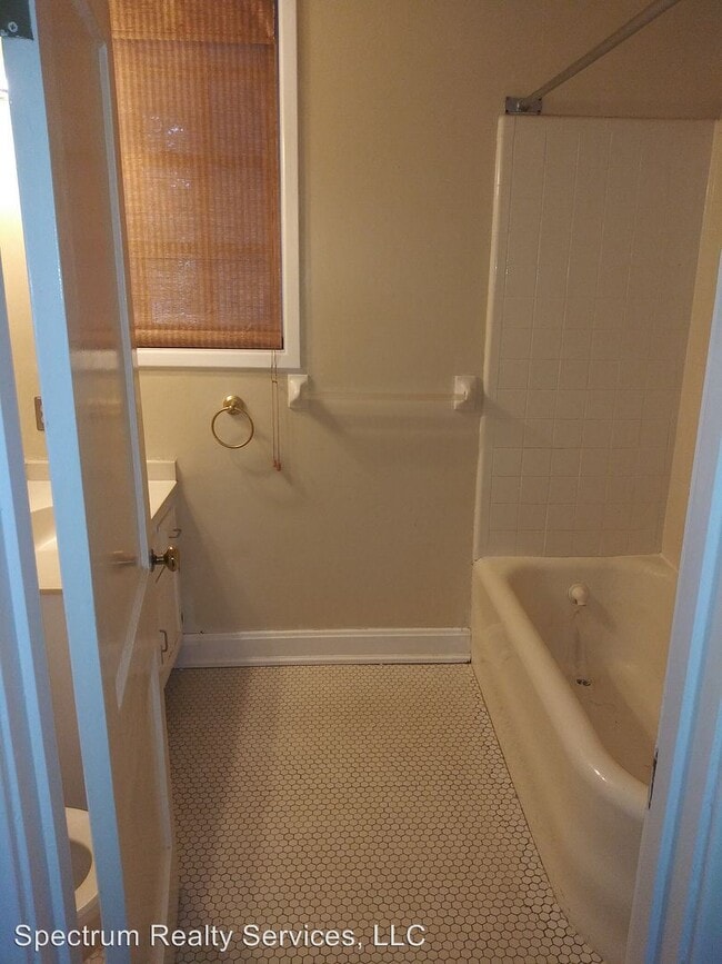 Building Photo - 3 br, 1 bath House - 1617 Riverside Avenue