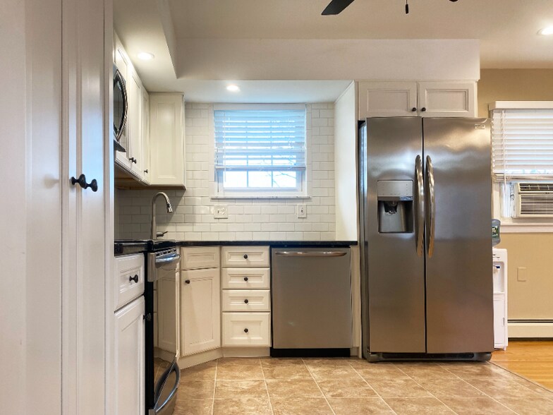 Building Photo - 1953 PA-212