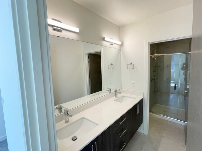 Building Photo - 4 Star Green Built 2-Bedroom, 2-Bath + Den Townhome