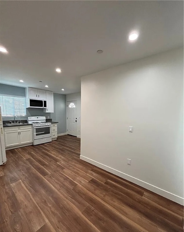 Building Photo - 7331 1/2 Kraft Ave