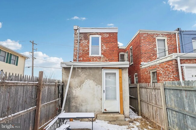 Building Photo - 106 S Heald St