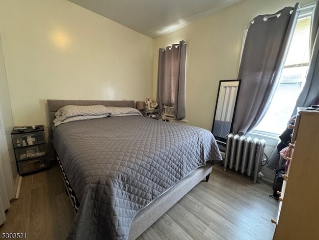 Building Photo - 712 E 27th St