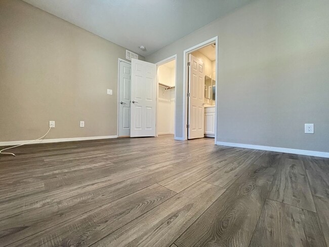 Building Photo - Stunning Summerlin Townhome with Private Downstairs Suite – Gated Community