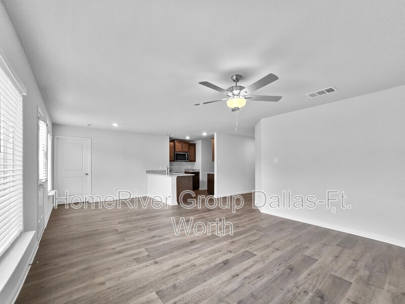 Building Photo - 427 Condie Russell Ave