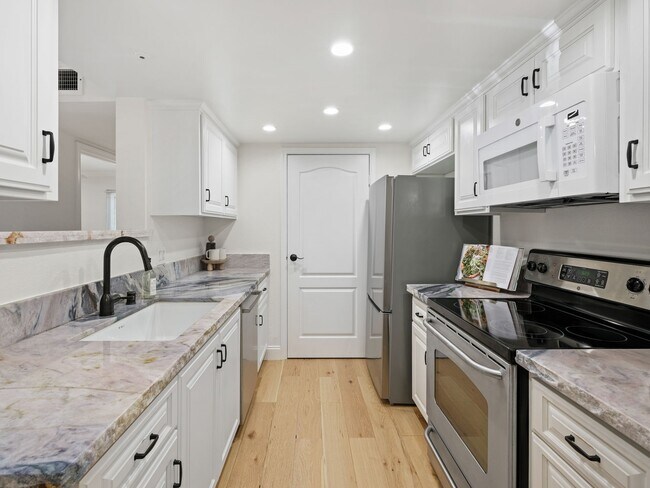 Building Photo - 12023 Alta Carmel Ct
