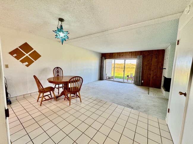 Building Photo - 2 Bedroom Beach Front Condo in Ocean Park!