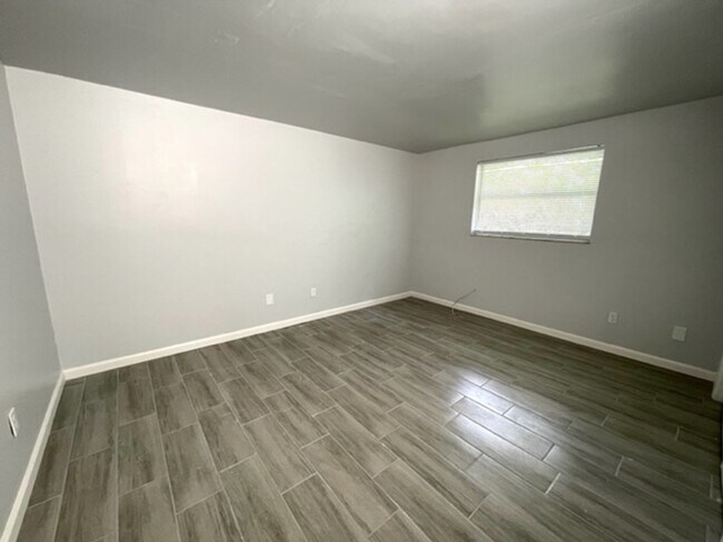 Building Photo - 5821 12th St E