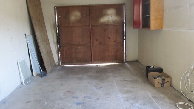 Building Photo - 1 car garage alley entrance